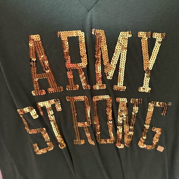 Victoria’s Secret V-Neck T-Shirt - Picture 1 of 4